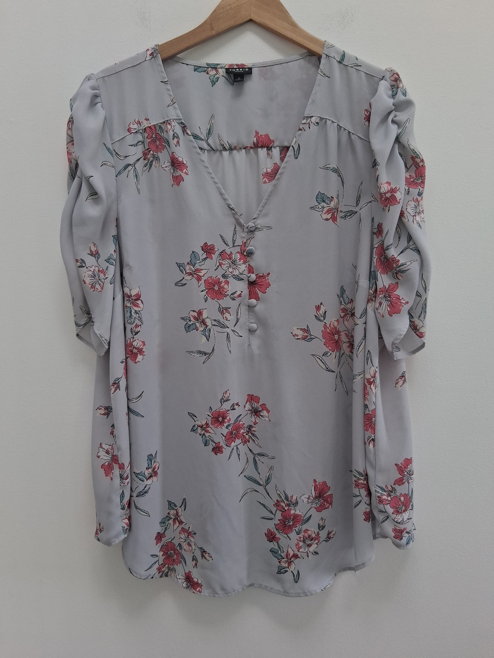 Torrid Harper Georgette V-Neck Blouse Gray Floral Size 3 Feminine Romantic